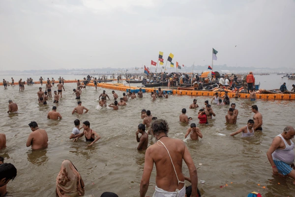 people-plunge-sacred-gange-yamuna-600nw-1303730527